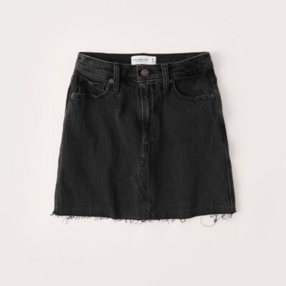 Black Denim Mini Skirt

Washed dark